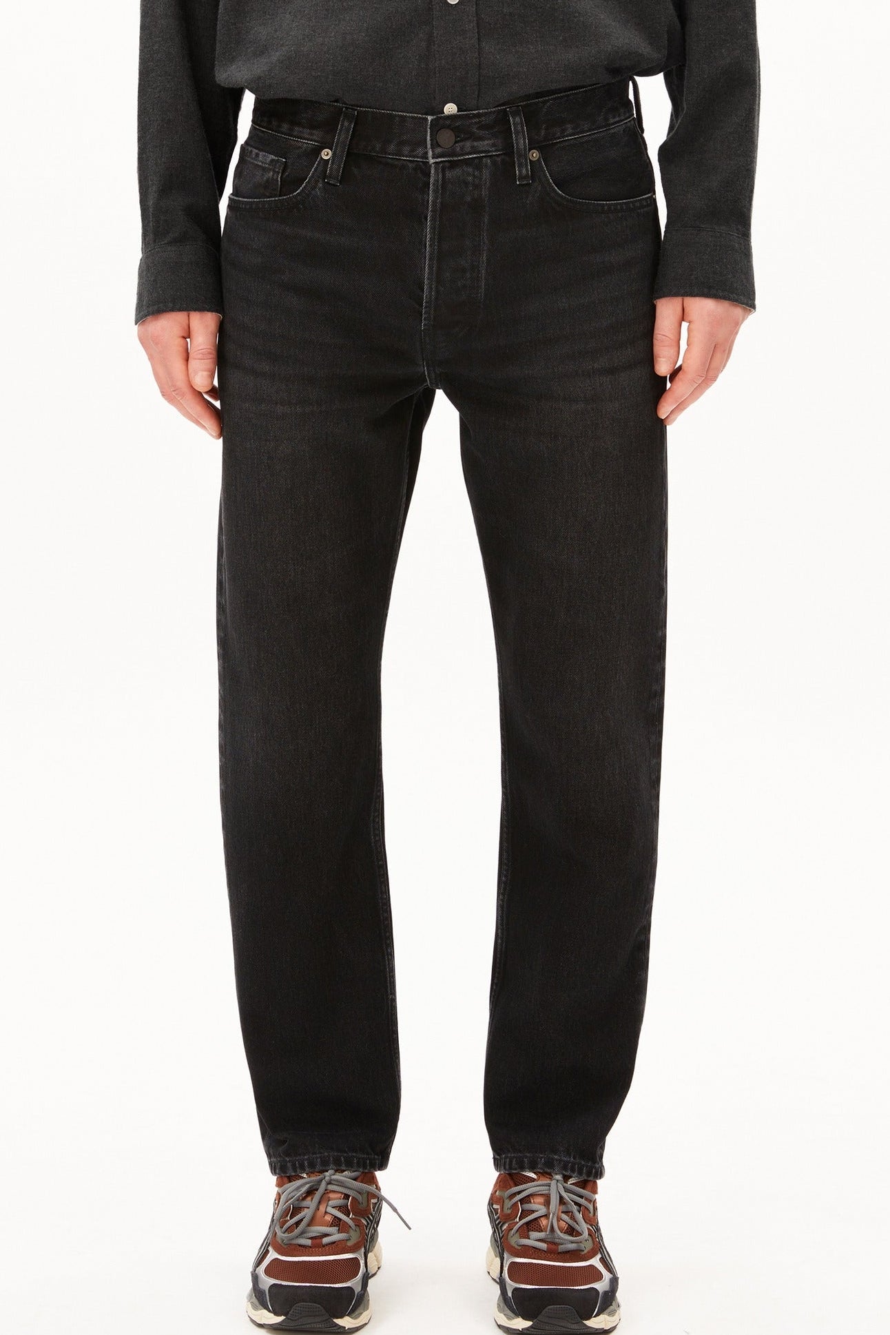 ARMEDANGELS-Maadox Classic Straight Jeans-Phantom-BACKYARD