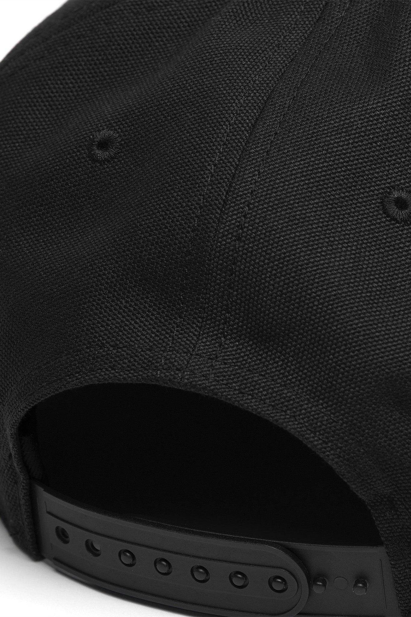CARHARTT WIP - Logo Cap - Black - BACKYARD