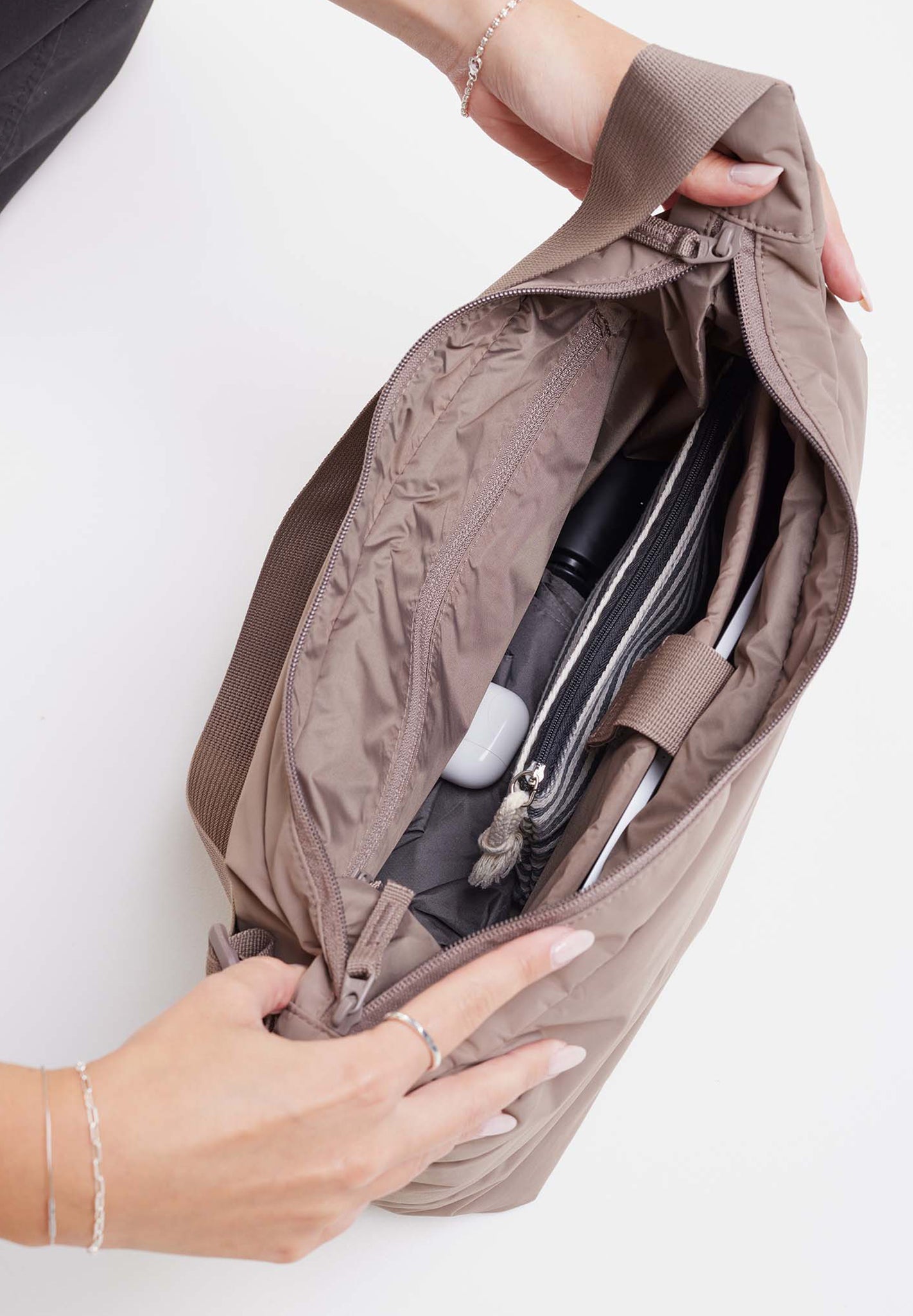 GOT BAG - Puffer Square Bag Large - Oyster Monochrome - BACKYARD