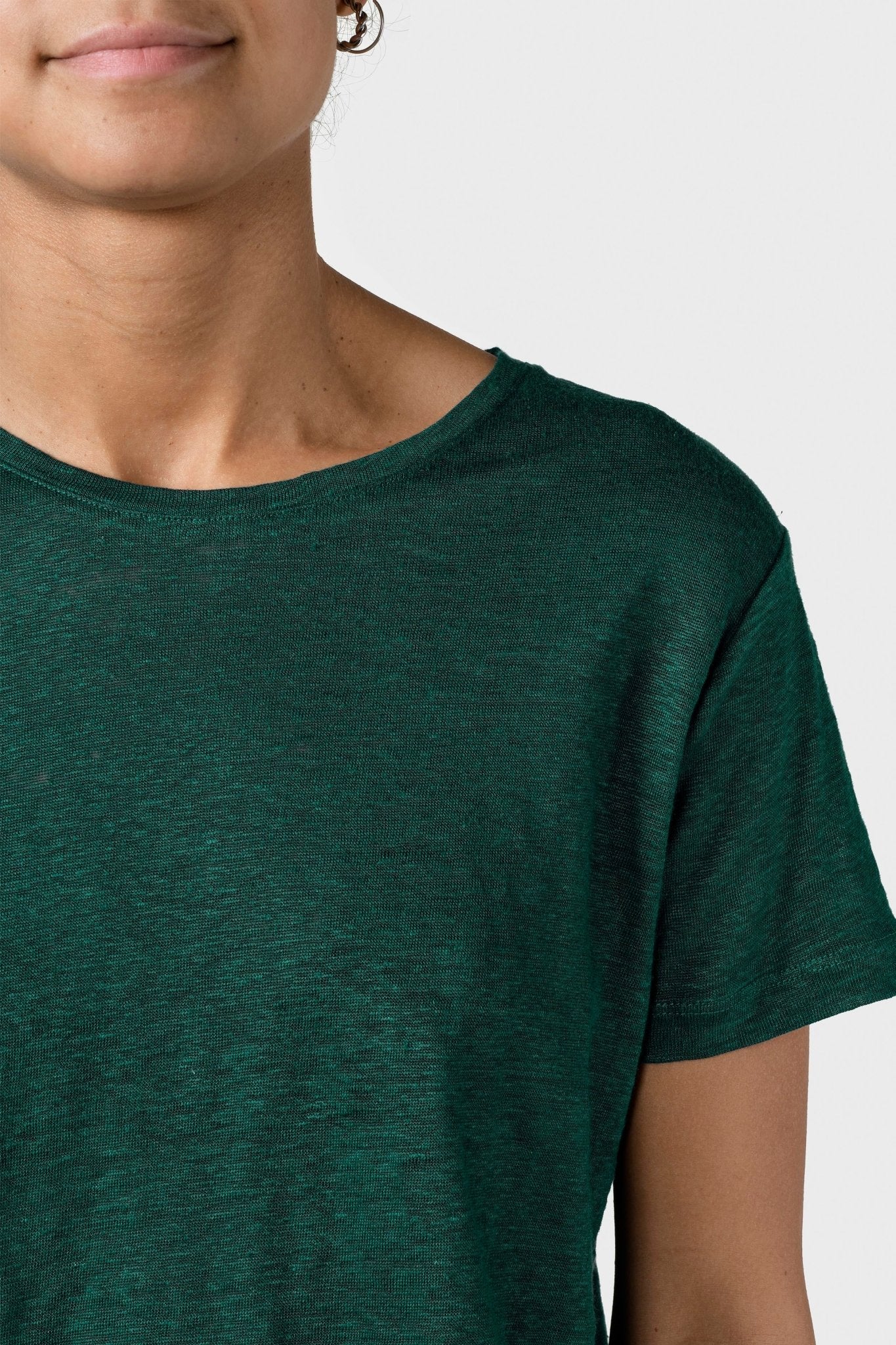 KLITMOLLER COLLECTIVE - Rikke Linen Tee - Moss Green - BACKYARD