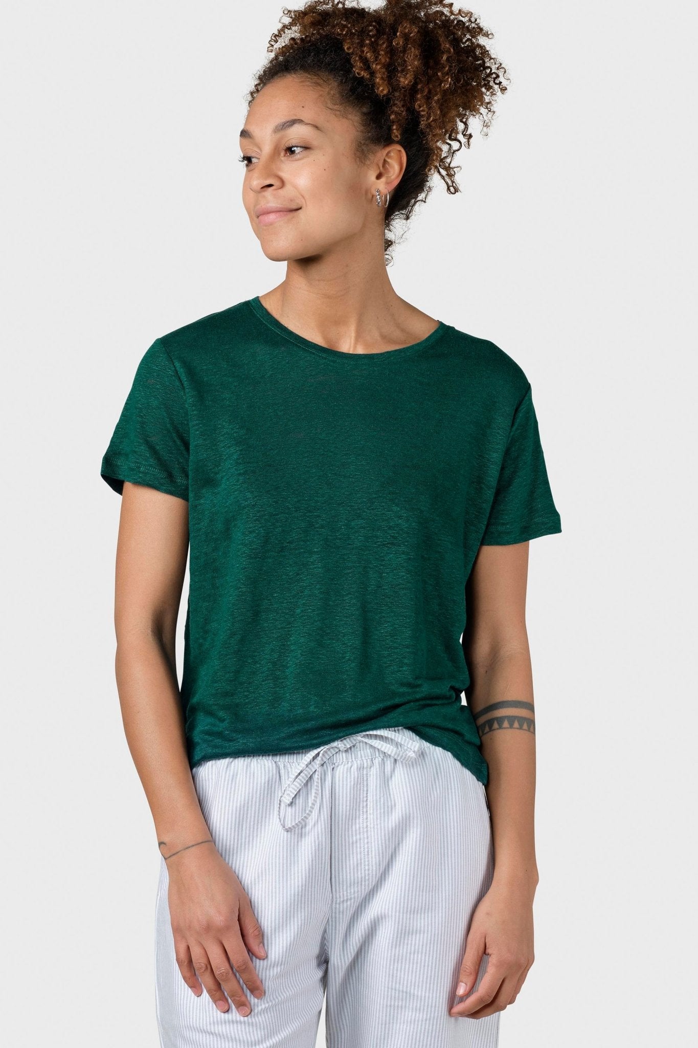KLITMOLLER COLLECTIVE - Rikke Linen Tee - Moss Green - BACKYARD