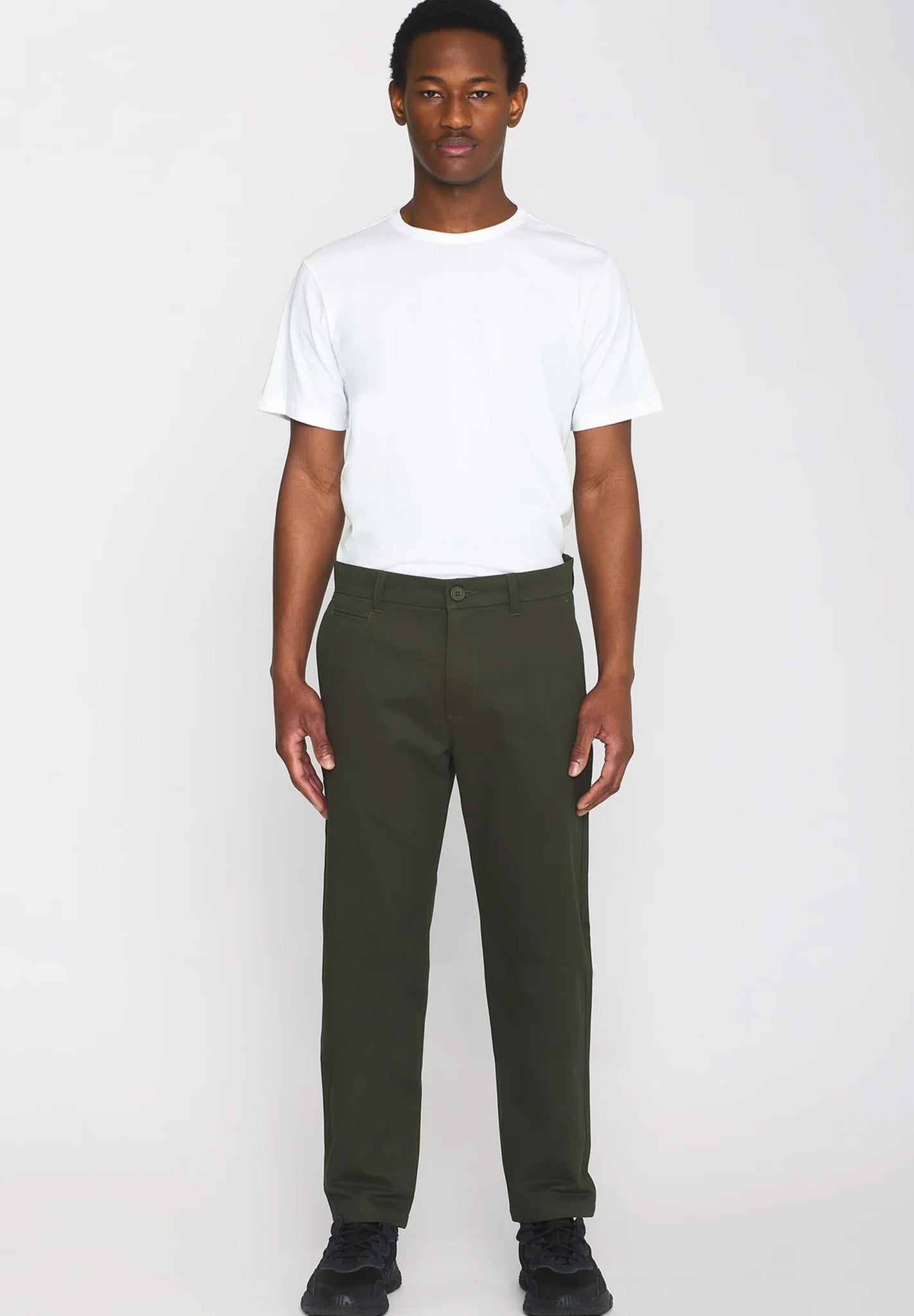 KNOWLEDGE COTTON - Chuck Regular Chino Twill Pants - Forest Night - BACKYARD