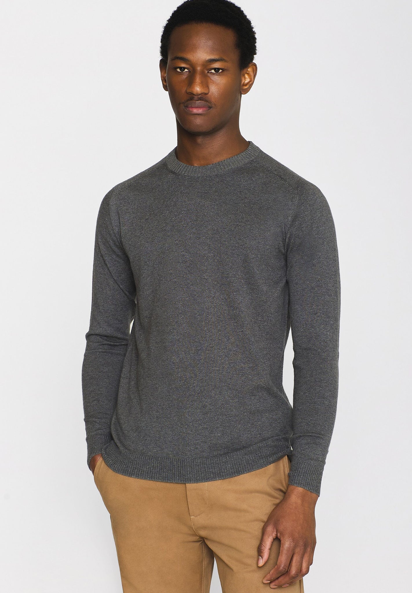 KNOWLEDGE COTTON - Regular Merino Knit Crew Neck - Dark Grey Melange - BACKYARD
