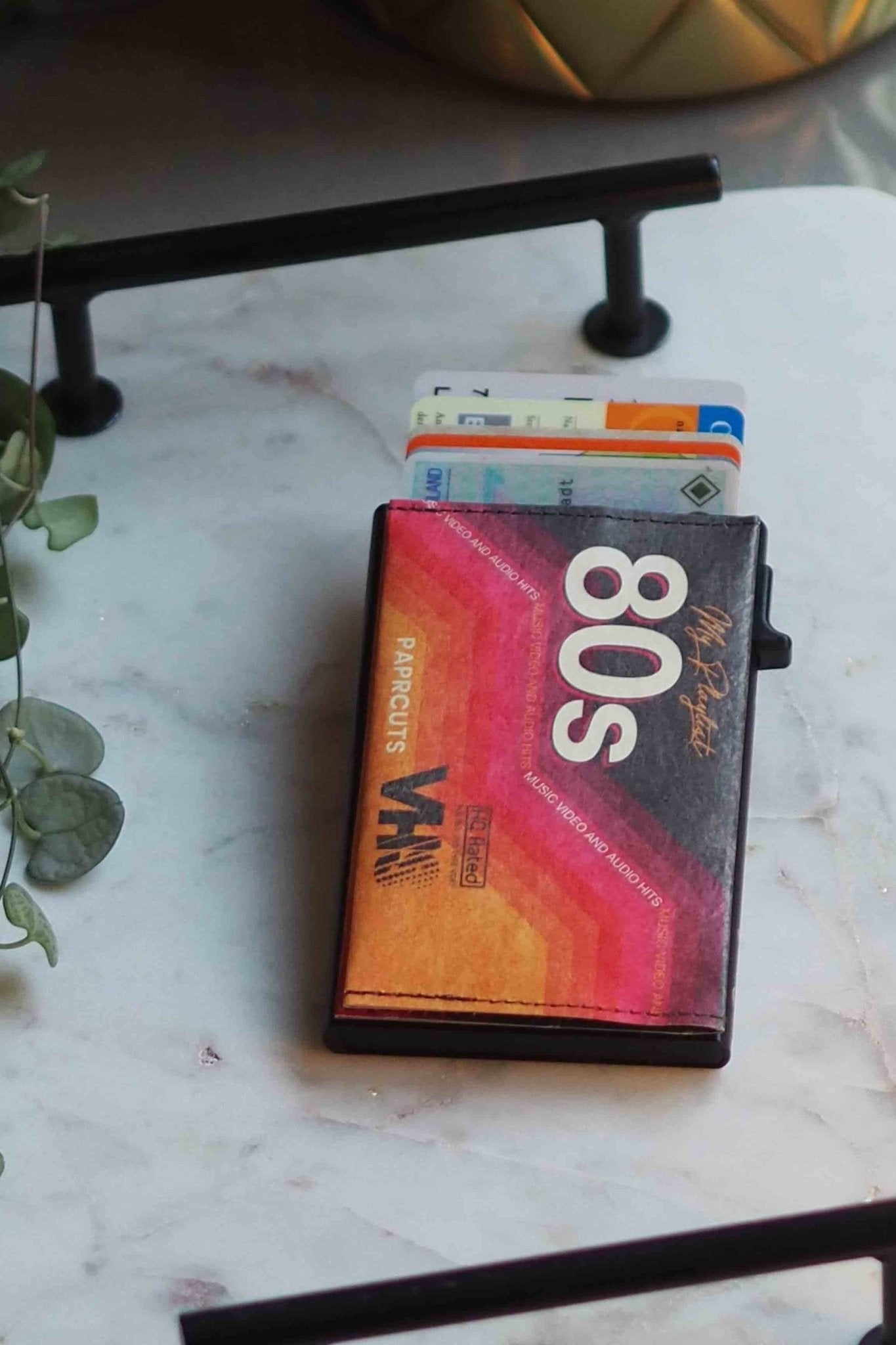 PAPRCUTS - RFID Alu Kartenetui - VHS - BACKYARD