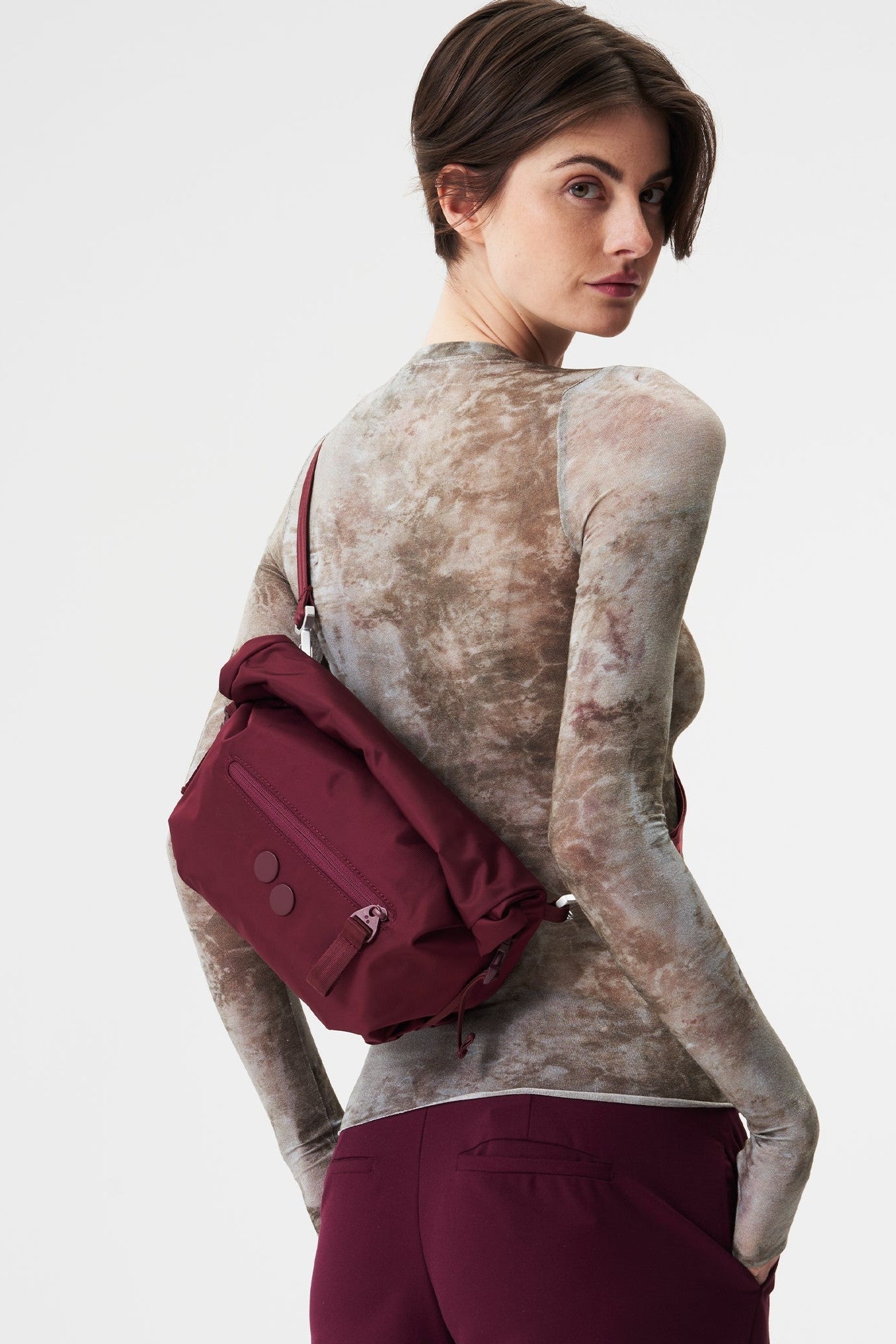 PINQPONQ - Aksel Hipbag - Changeant Glazed Red - BACKYARD