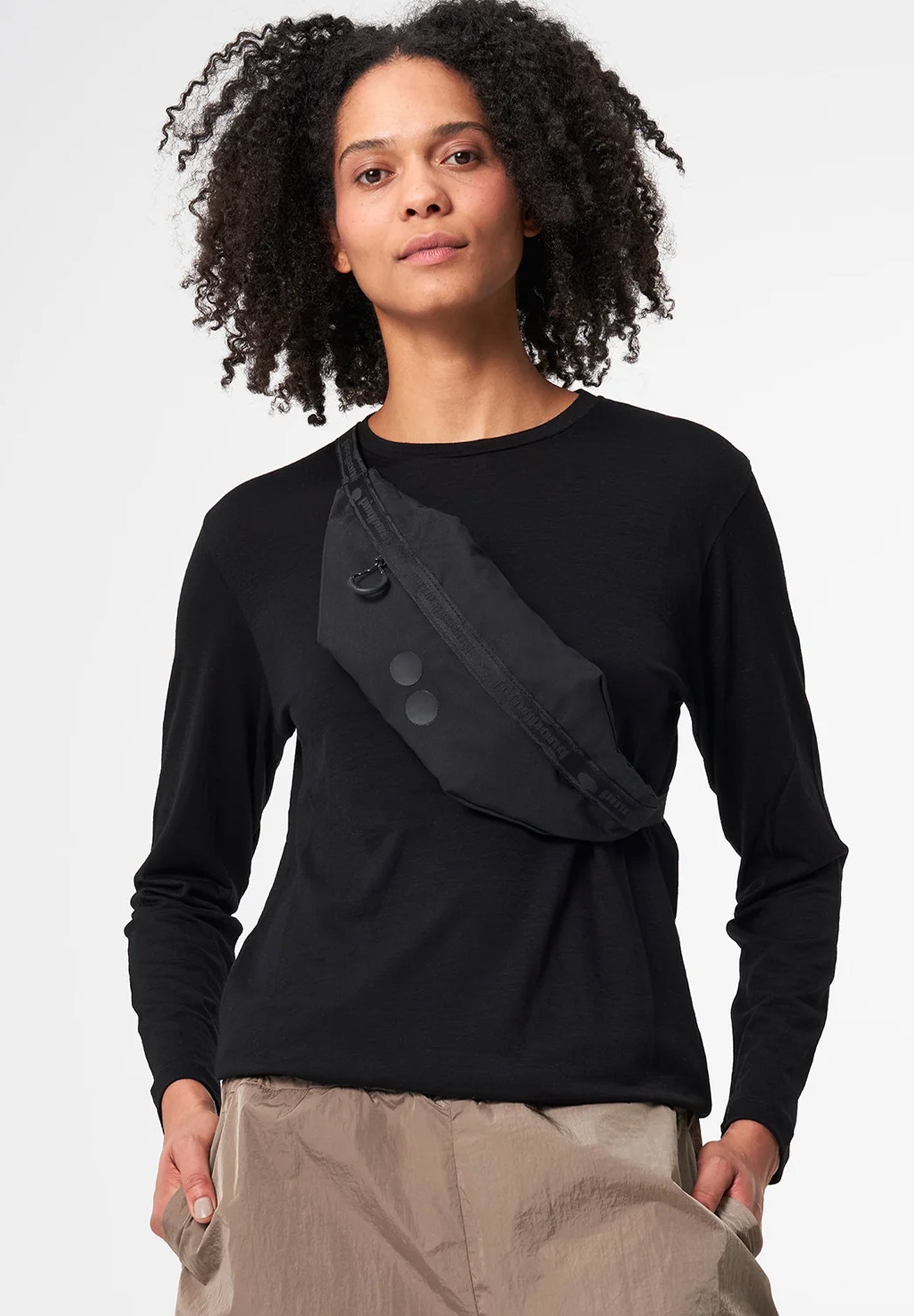 PINQPONQ - Brik Hipbag - Rooted Black - BACKYARD