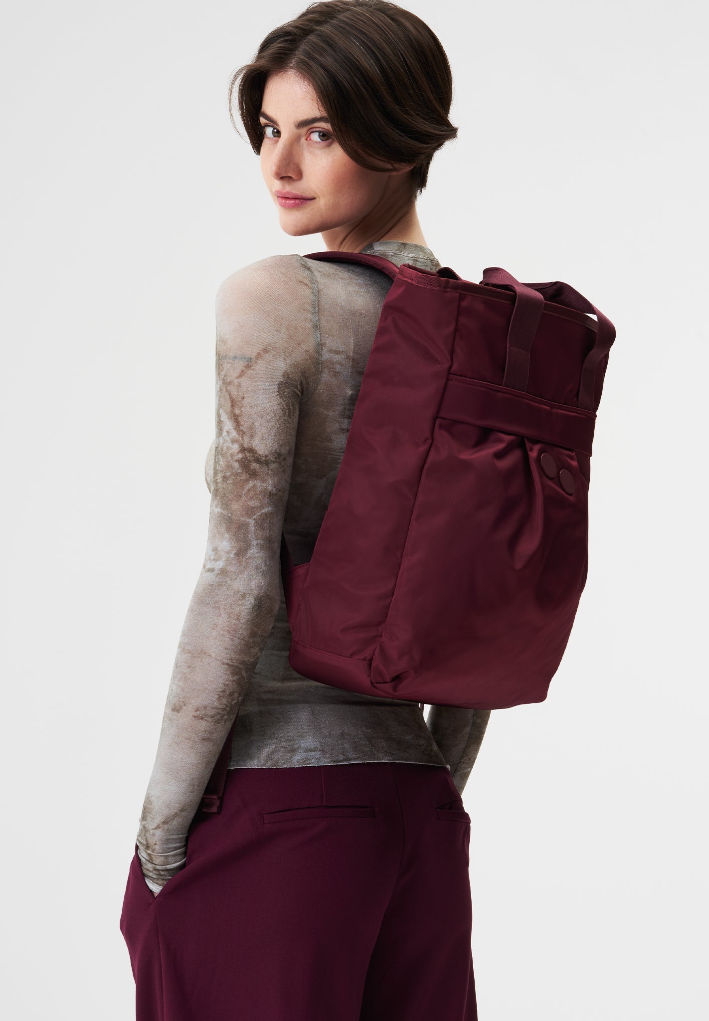 PINQPONQ - Komo - Changeant Glazed Red - BACKYARD