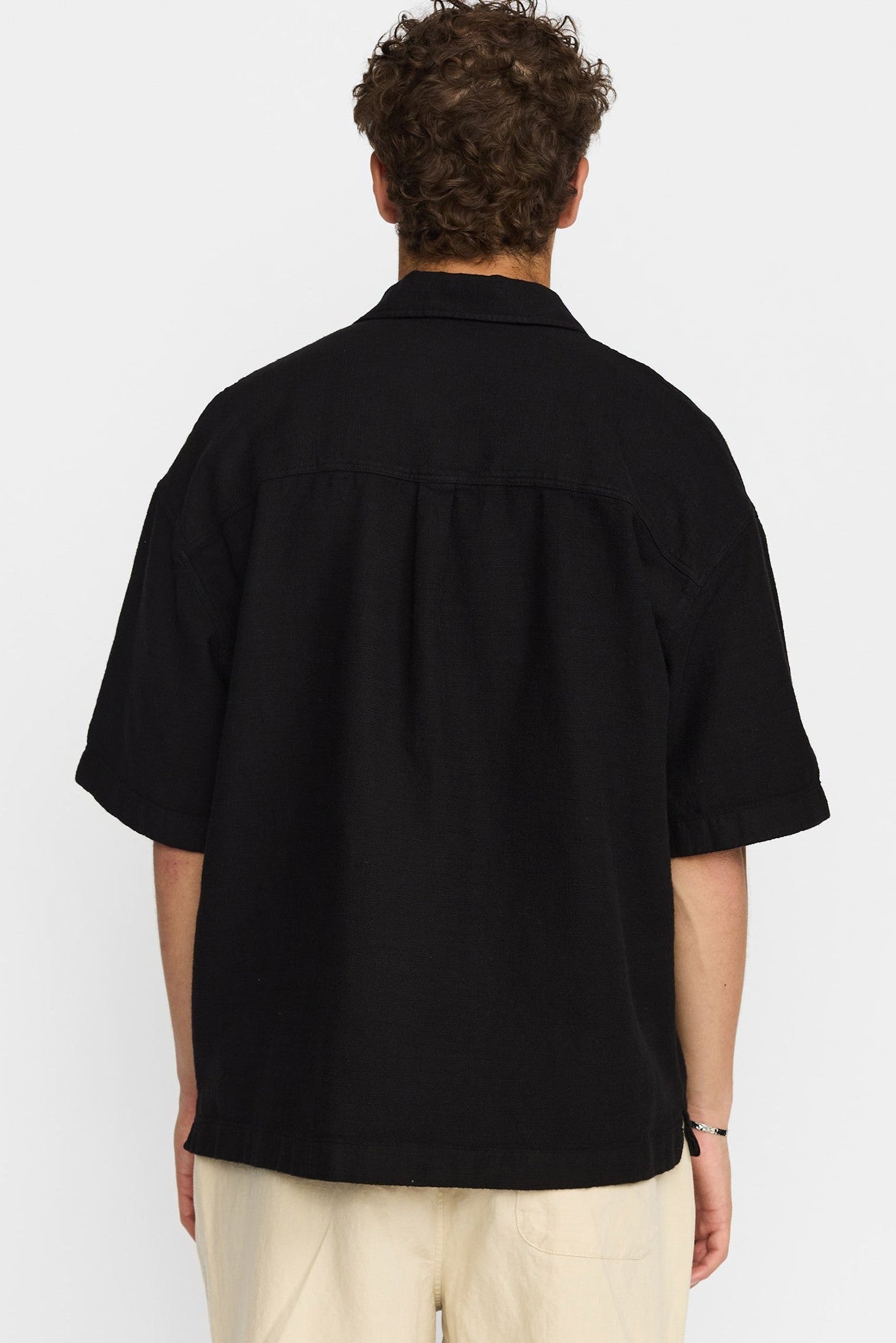 REVOLUTION - 3153 Oversize Short Sleeved Shirt - Black - BACKYARD