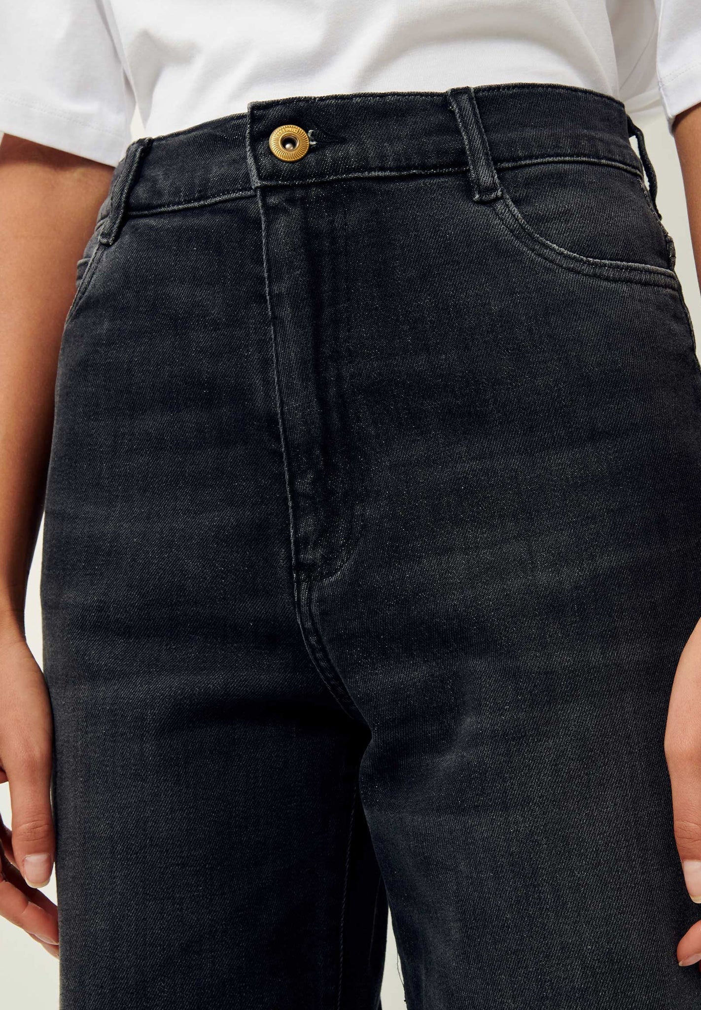 SESSUN - Bay Cruise - Brocken Black - BACKYARD