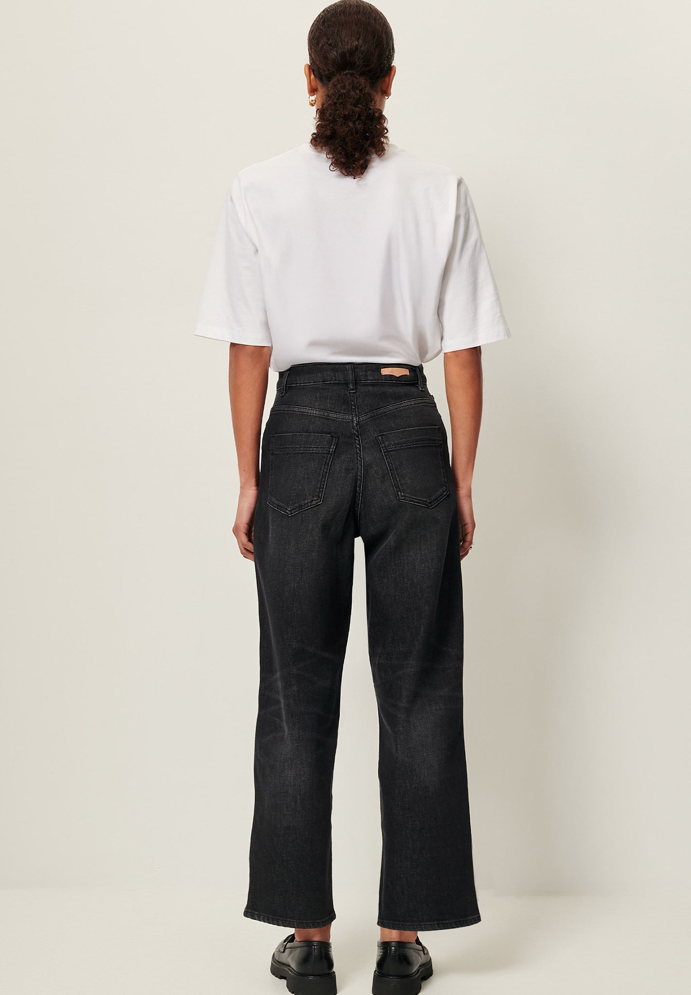 SESSUN - Bay Cruise - Brocken Black - BACKYARD