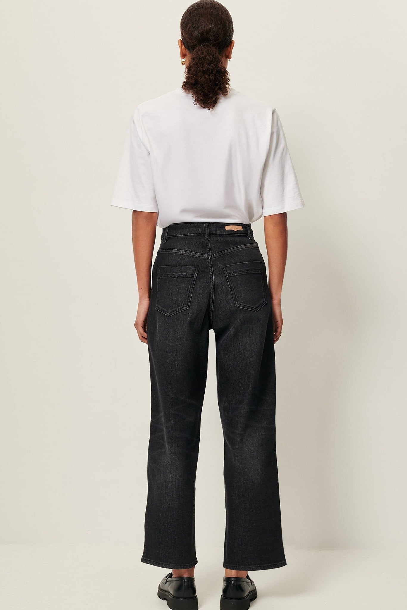 SESSUN - Bay Cruise - Brocken Black - BACKYARD