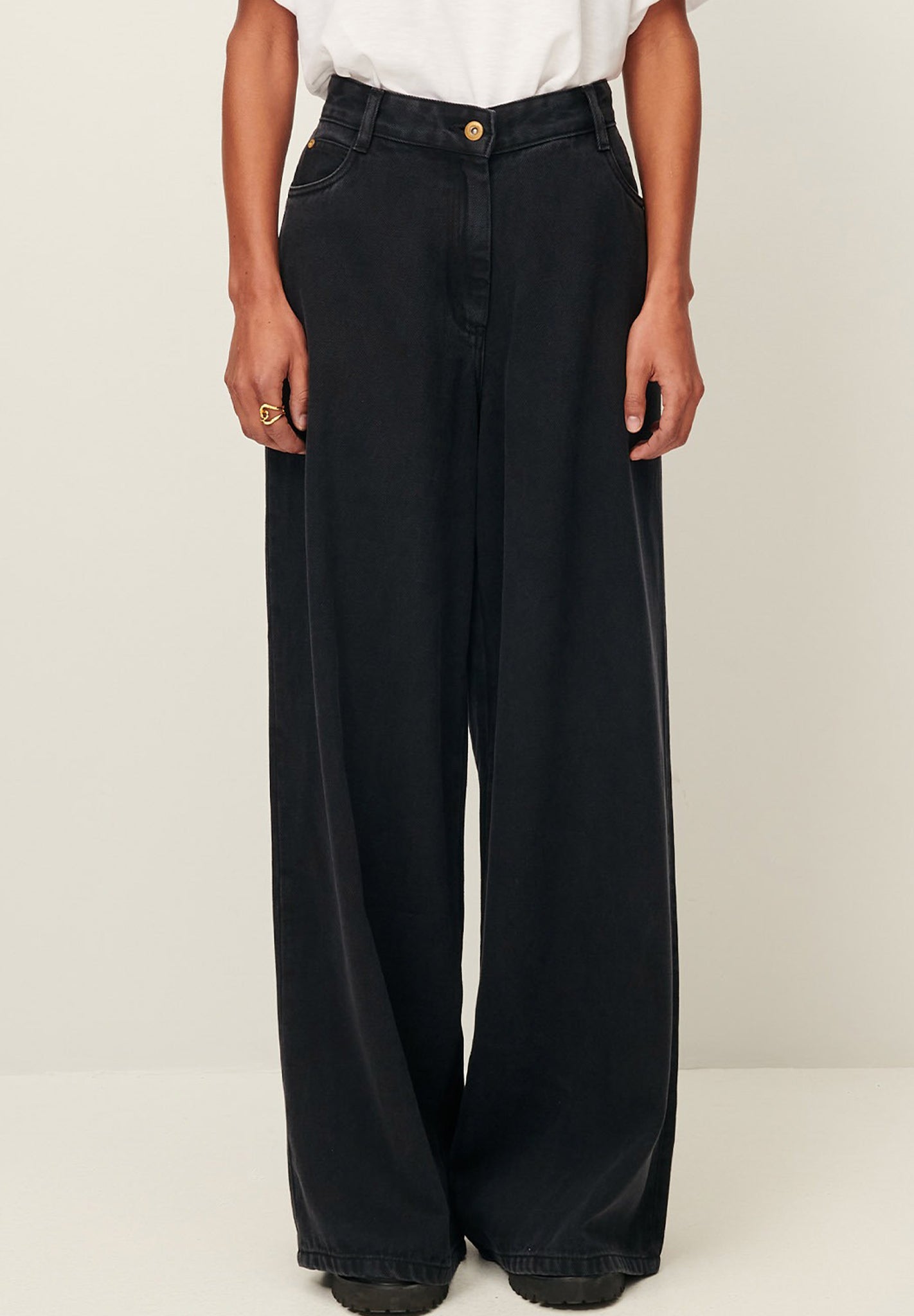 SESSUN - Dalt - Black - BACKYARD