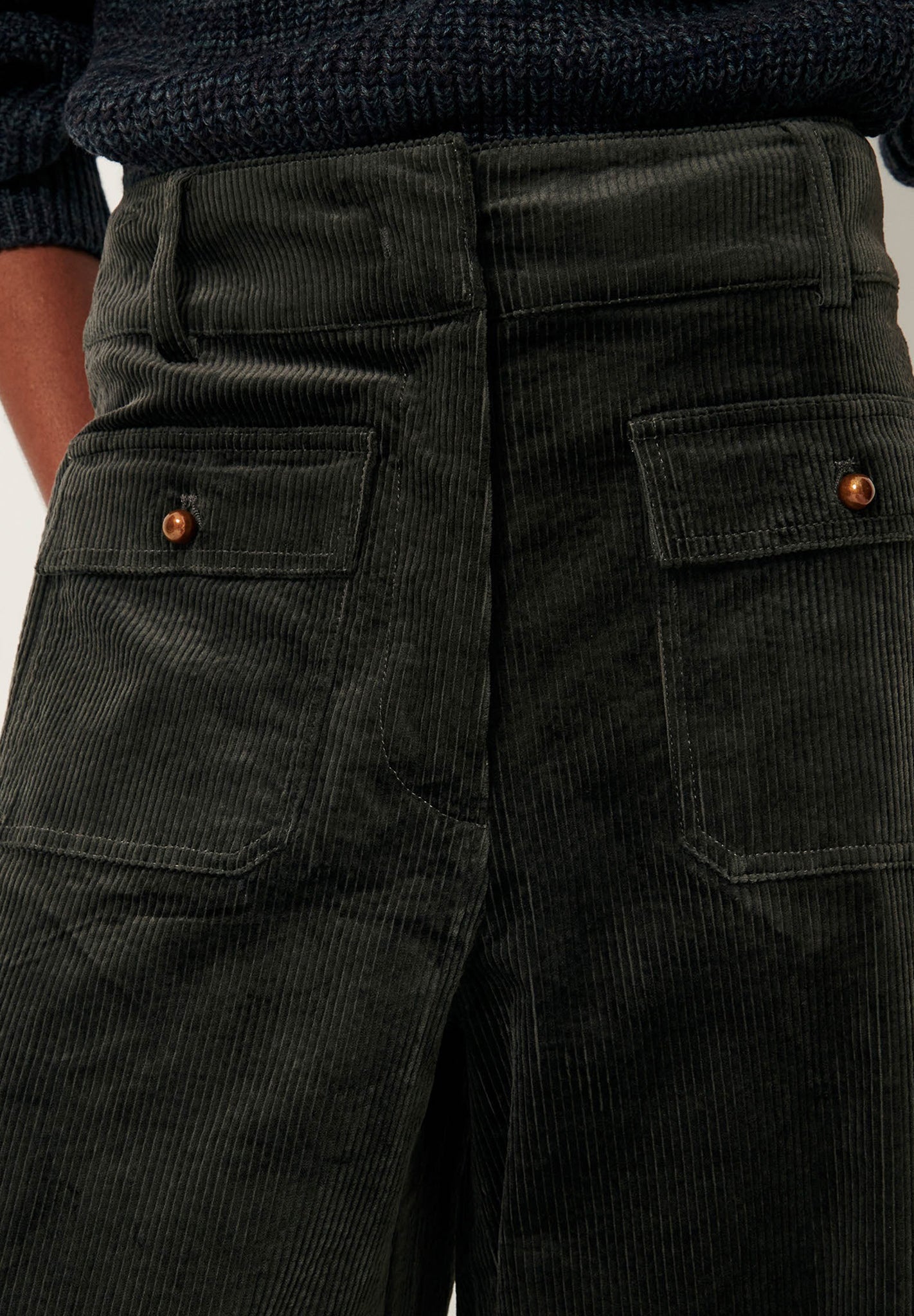 SESSUN - Manhastreet - Basalt - BACKYARD