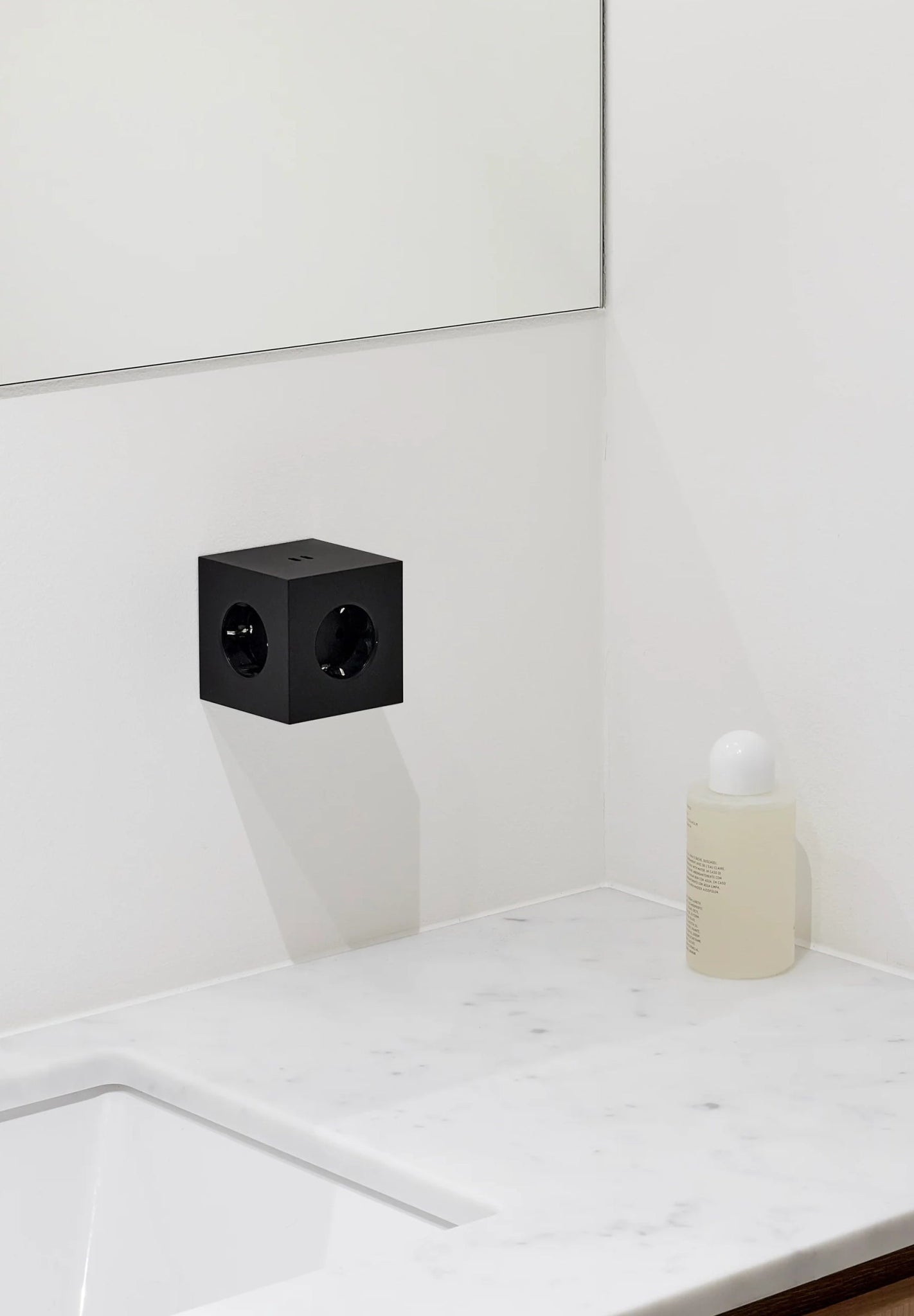 AVOLT - Square 2 - Stockholm Black - BACKYARD