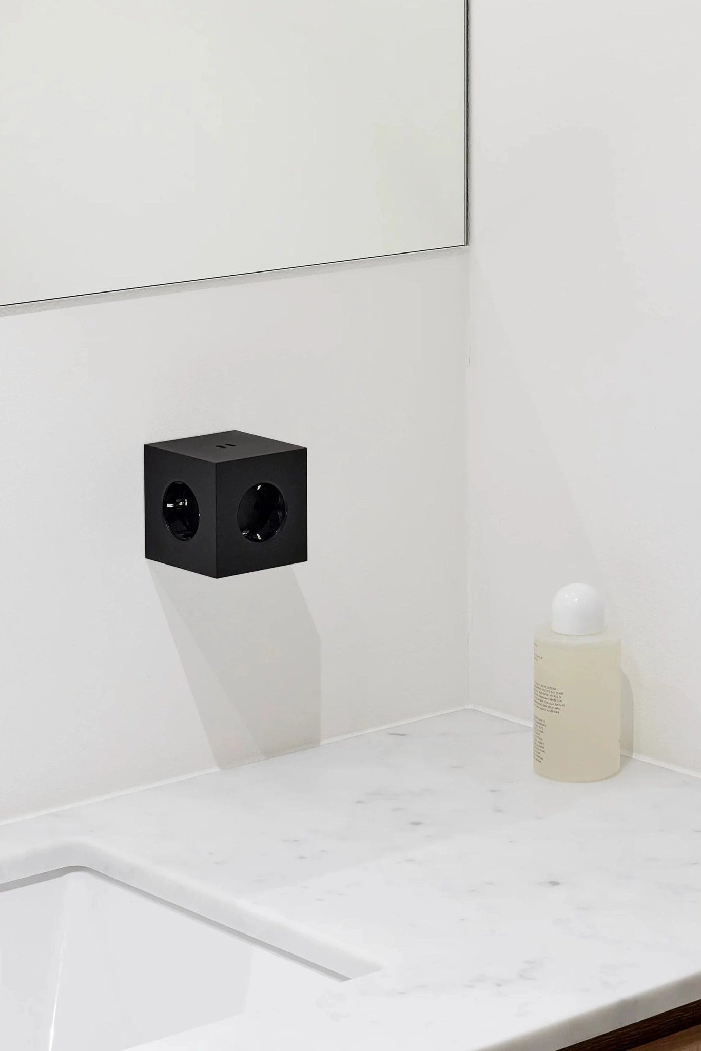 AVOLT - Square 2 - Stockholm Black - BACKYARD