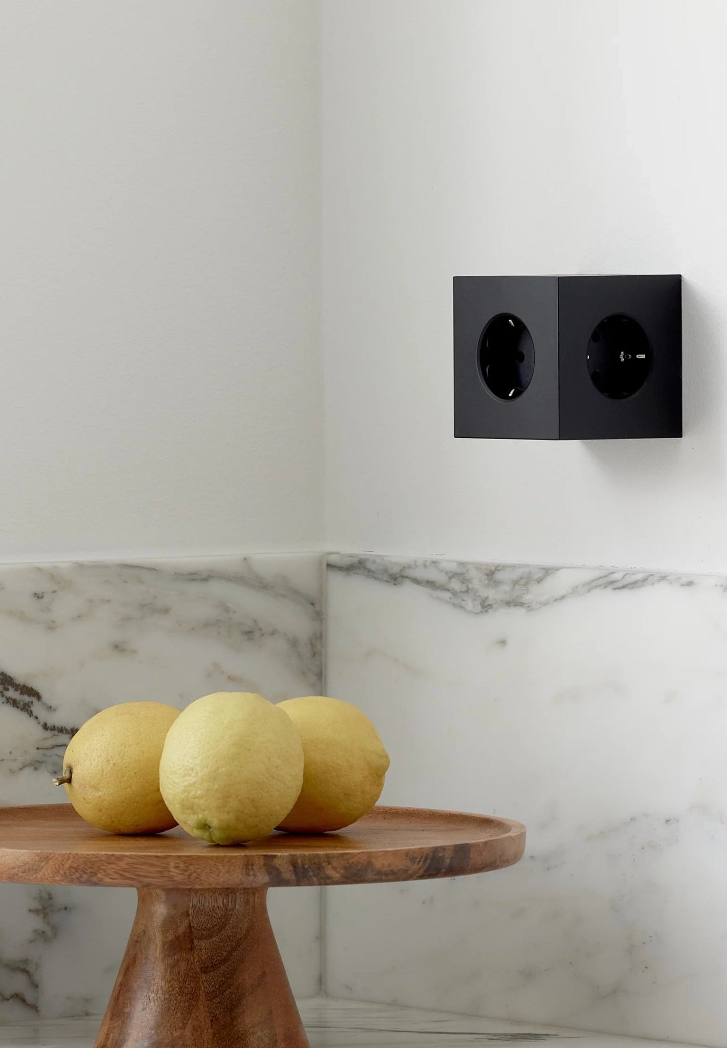 AVOLT - Square 2 - Stockholm Black - BACKYARD