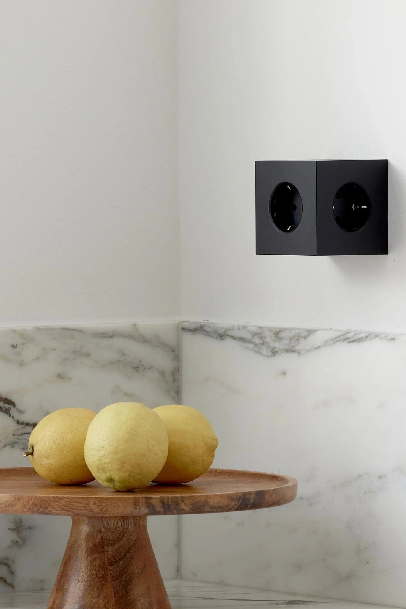 AVOLT - Square 2 - Stockholm Black - BACKYARD