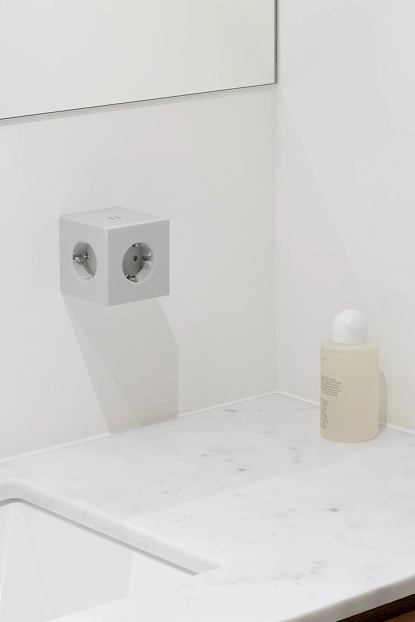 AVOLT - Square 2 - Gotland Grey - BACKYARD