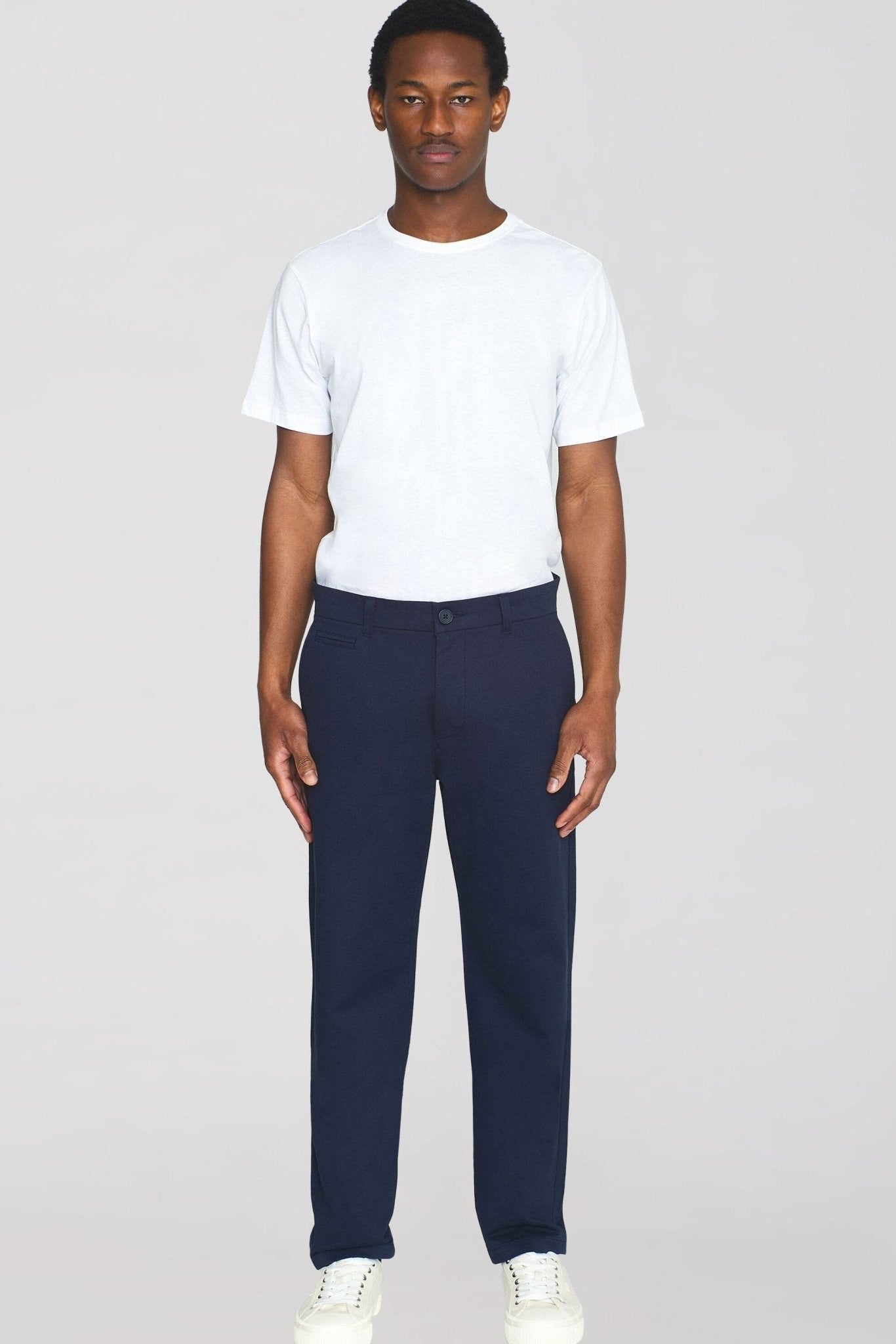 KNOWLEDGE COTTON - Chuck Regular Chino Twill Pants - Total Eclipse - BACKYARD