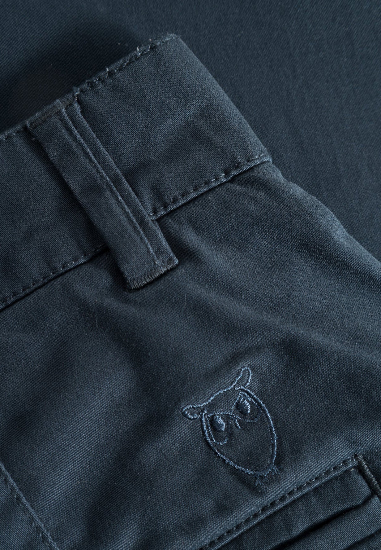 KNOWLEDGE COTTON - Luca Slim Twill Chino Pants - Total Eclipse - BACKYARD