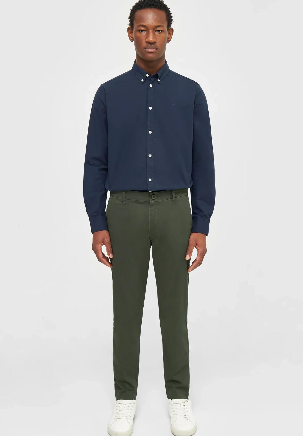 KNOWLEDGE COTTON - Luca Slim Twill Chino Pants - Forest Night - BACKYARD