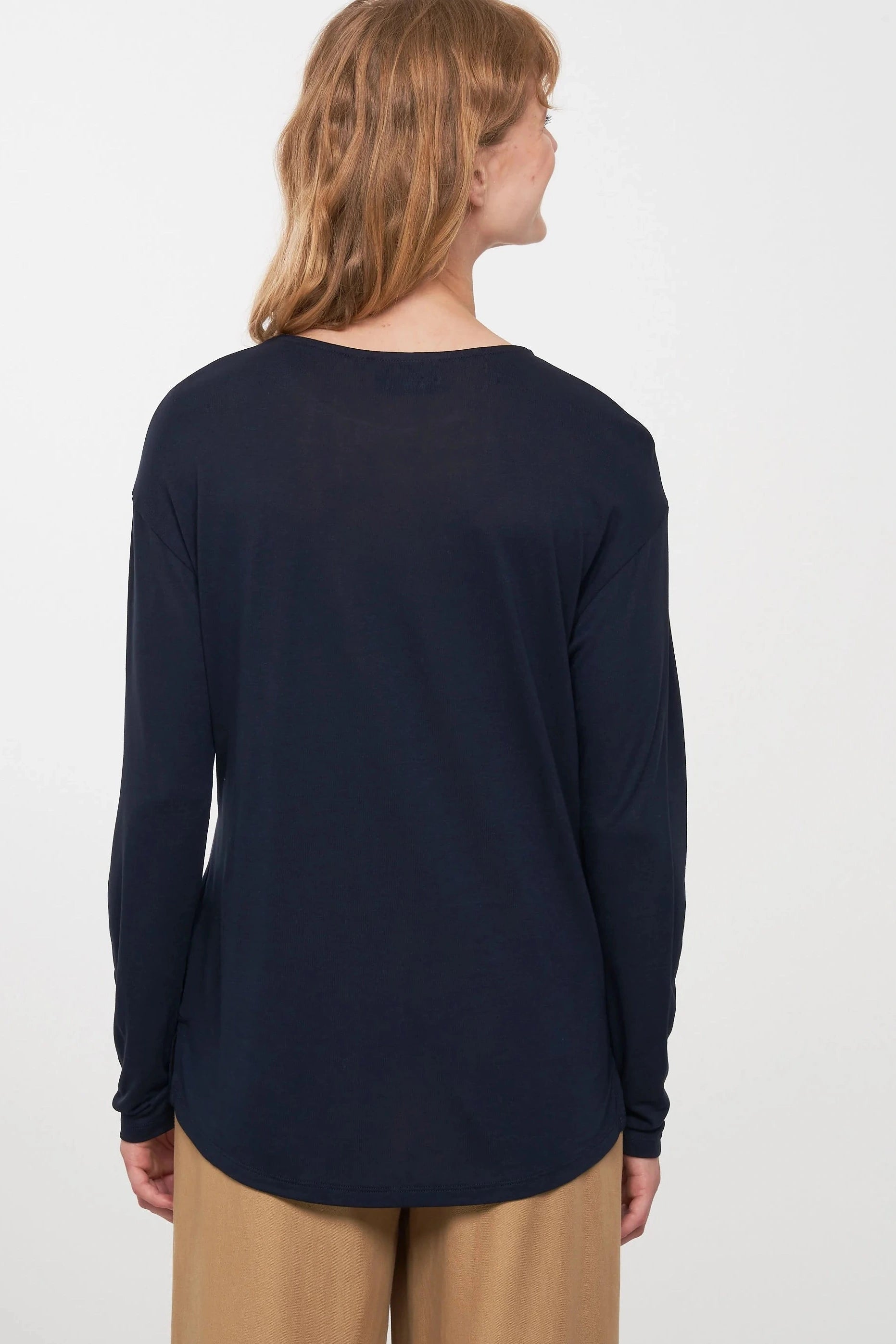 RECOLUTION - Fuchsia - Dark Navy - BACKYARD