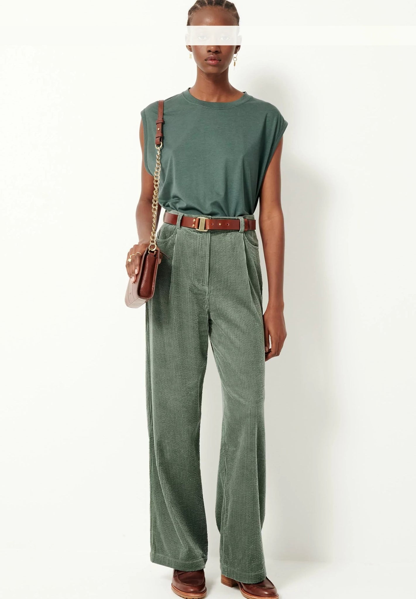 SESSUN - Insta Hello - Misty Jade - BACKYARD