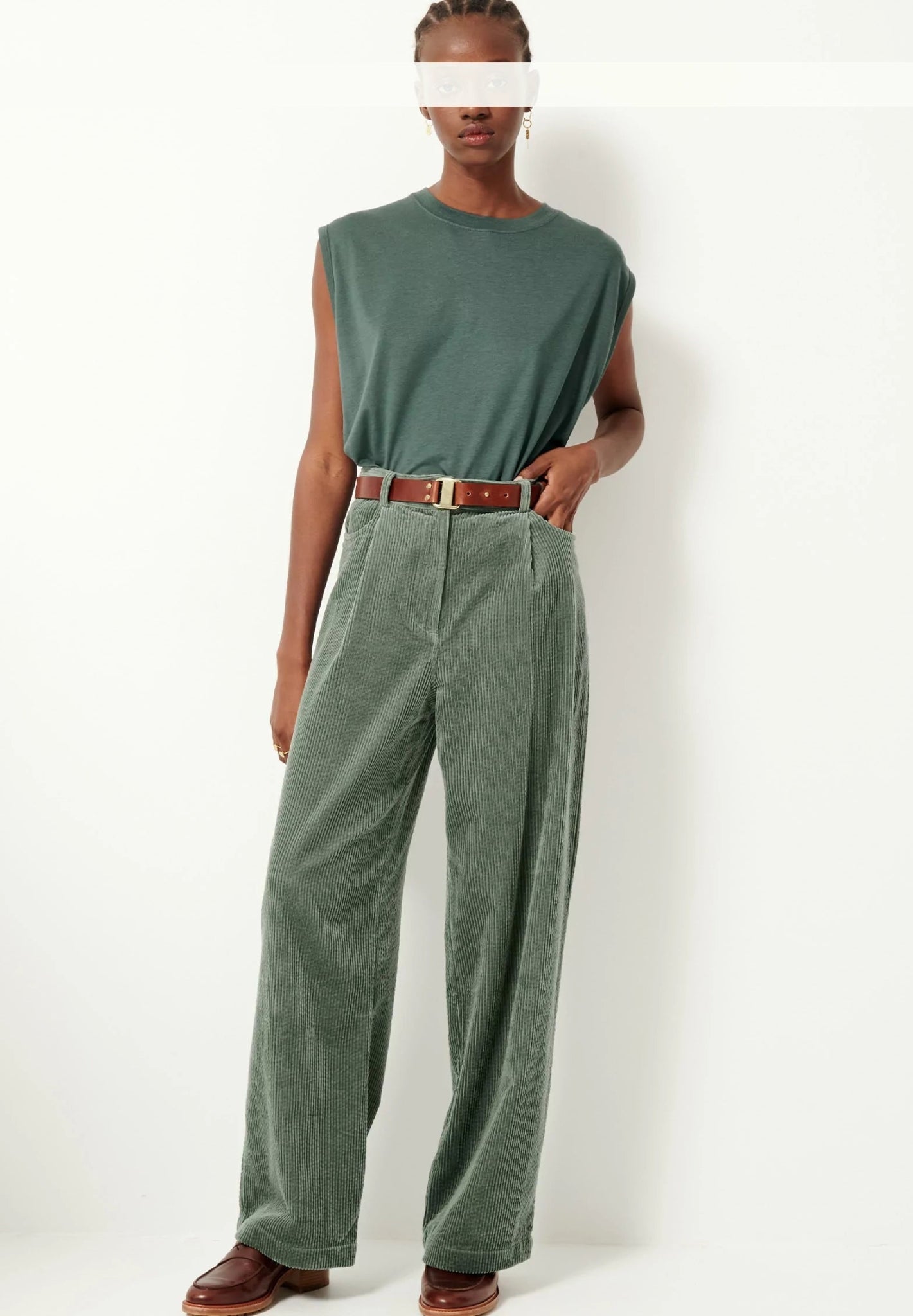 SESSUN - Insta Hello - Misty Jade - BACKYARD