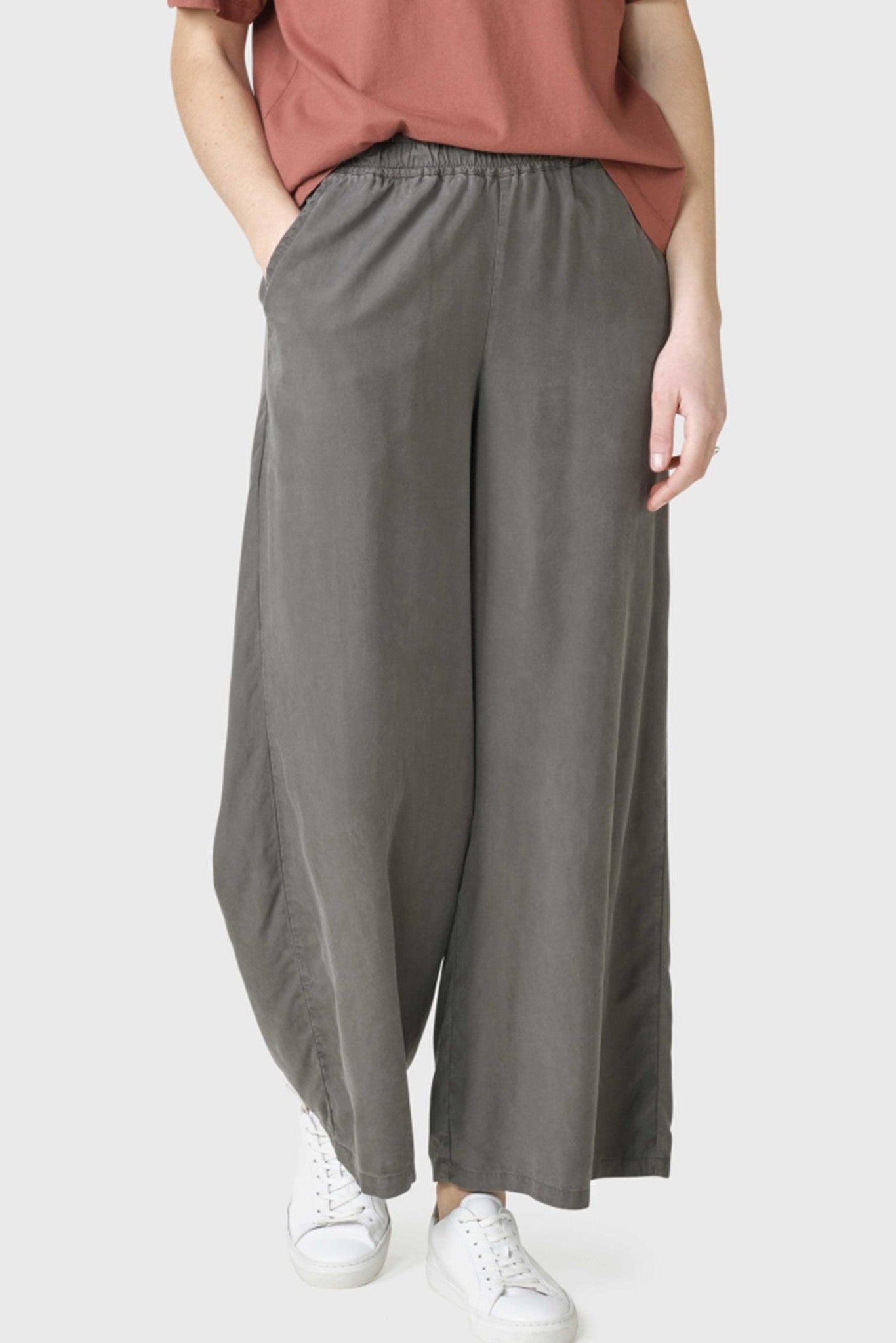 KLITMOLLER COLLECTIVE - Kaja Lyocell - Taupe - BACKYARD