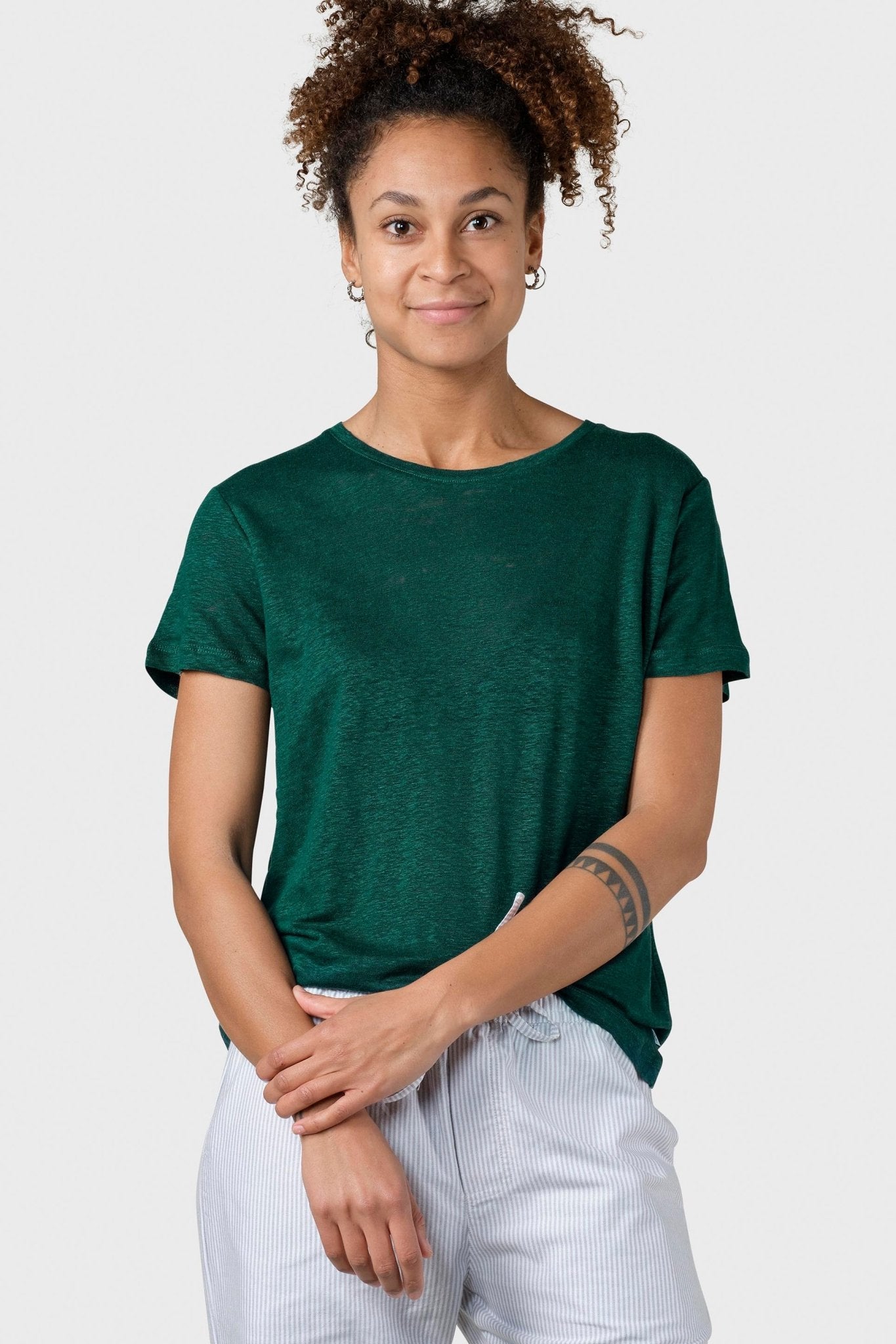 KLITMOLLER COLLECTIVE - Rikke Linen Tee - Moss Green - BACKYARD