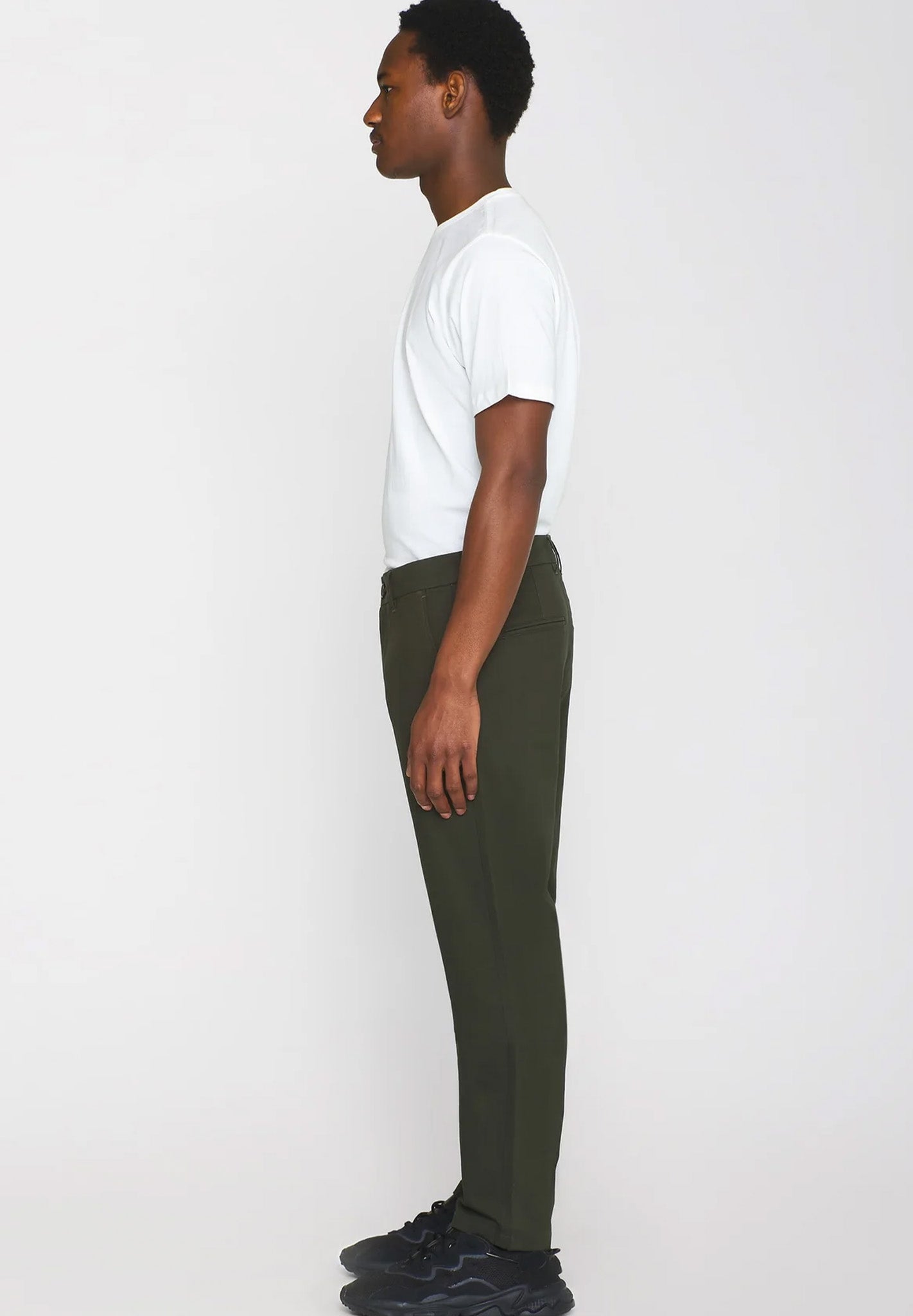 KNOWLEDGE COTTON - Chuck Regular Chino Twill Pants - Forest Night - BACKYARD