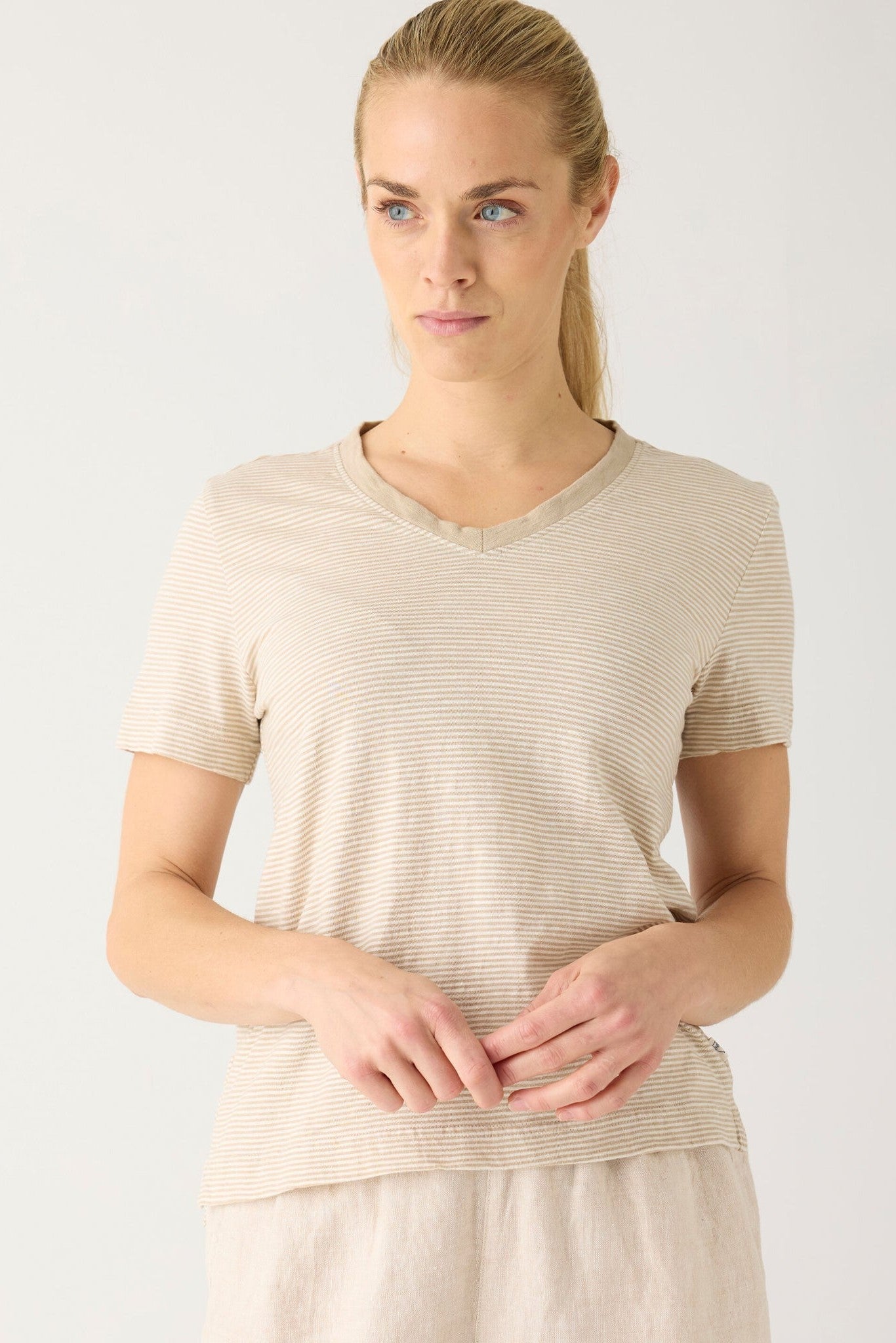 KNOWLEDGE COTTON - V - Neck Slub T-Shirt - Creme Stripe - BACKYARD