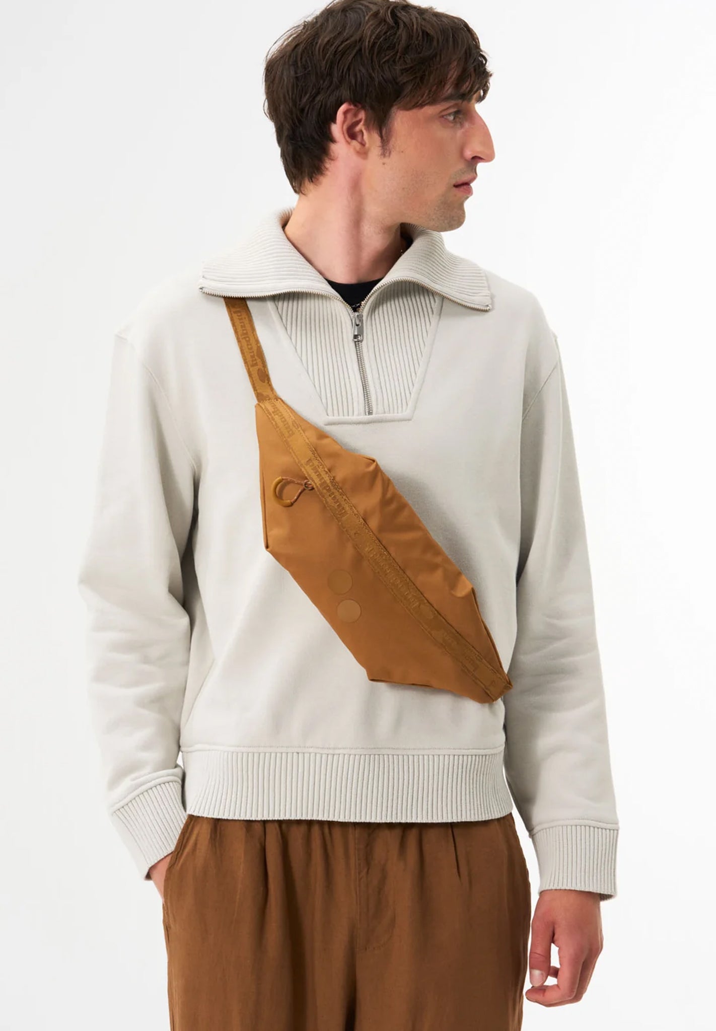 PINQPONQ - Brik Hipbag - Ginger Biscuit - BACKYARD