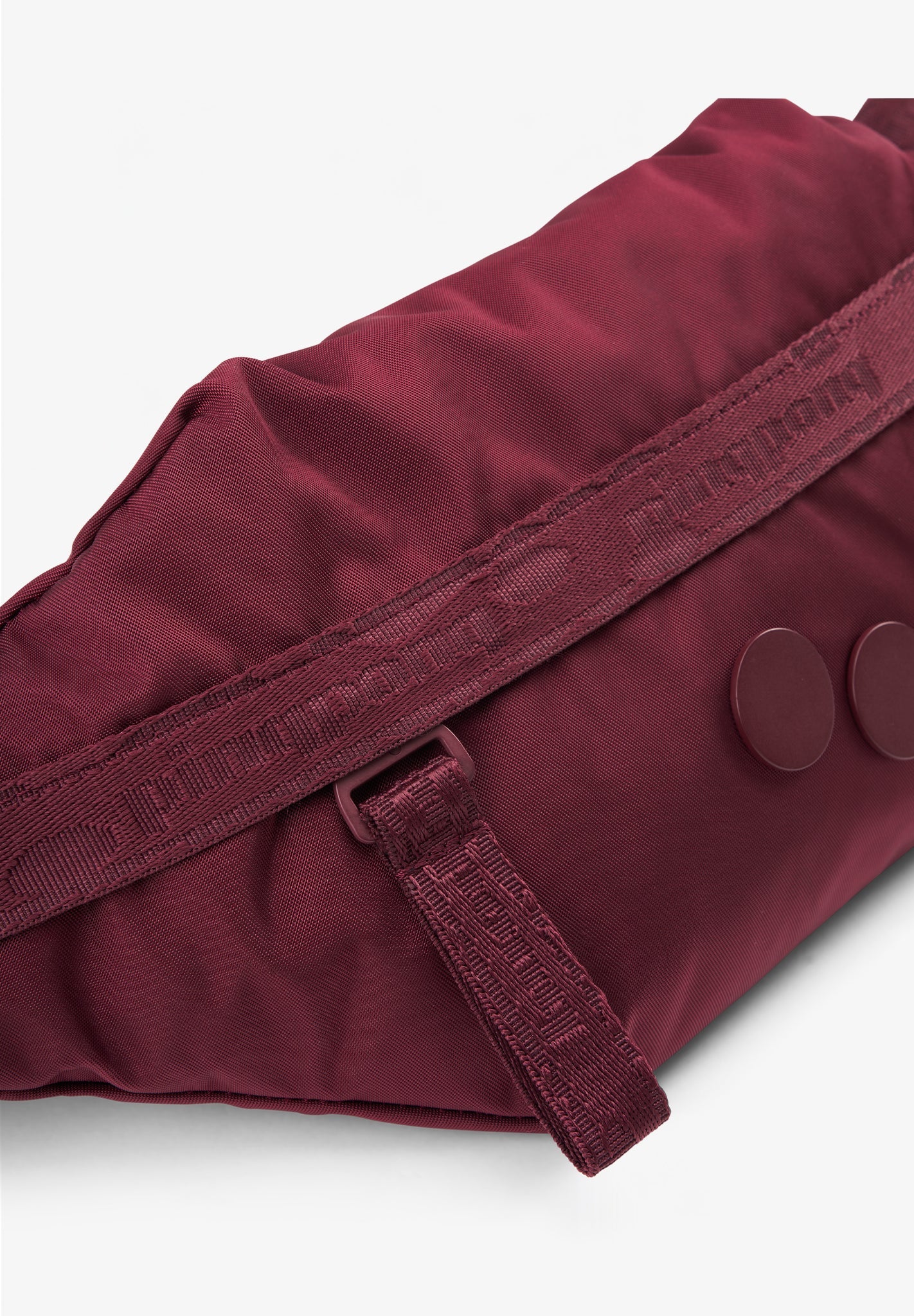 PINQPONQ - Brik Hipbag - Changeant Glazed Red - BACKYARD