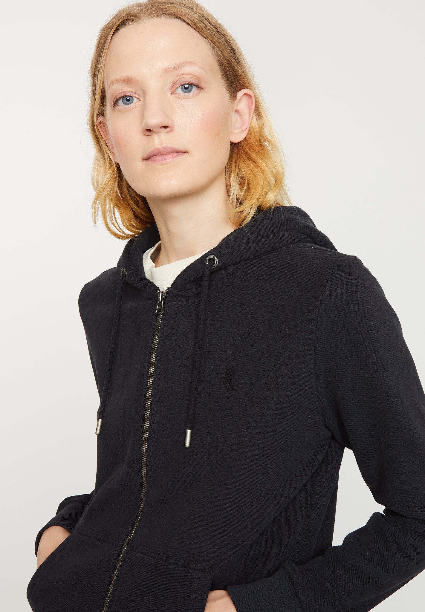 RECOLUTION - Dahlia - Black - BACKYARD