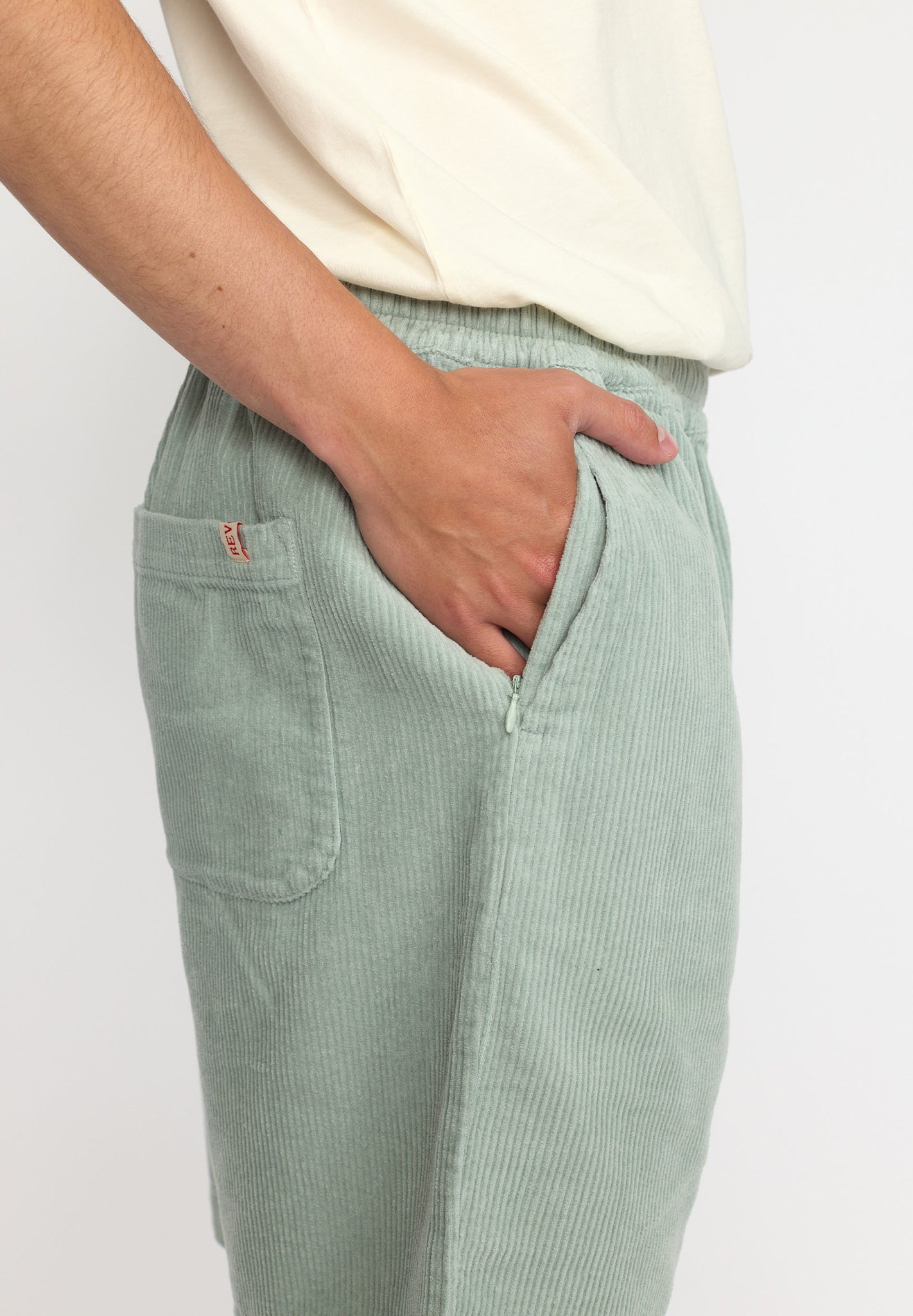 REVOLUTION - 4053 Long Casual Shorts - Lightgreen - BACKYARD