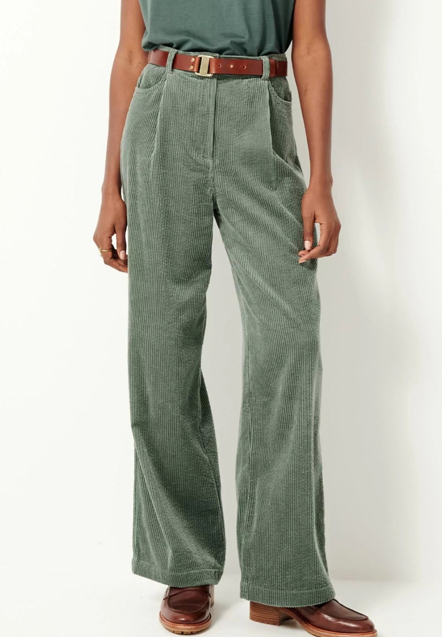 SESSUN - Insta Hello - Misty Jade - BACKYARD