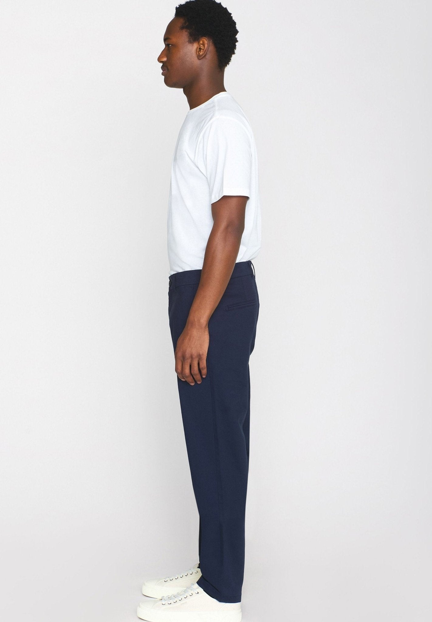 KNOWLEDGE COTTON - Chuck Regular Chino Twill Pants - Total Eclipse - BACKYARD