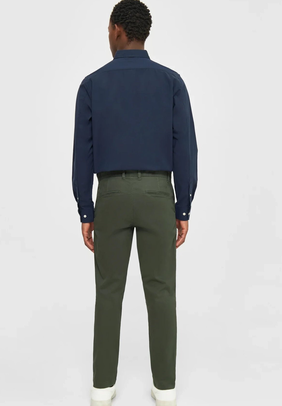 KNOWLEDGE COTTON - Luca Slim Twill Chino Pants - Forest Night - BACKYARD