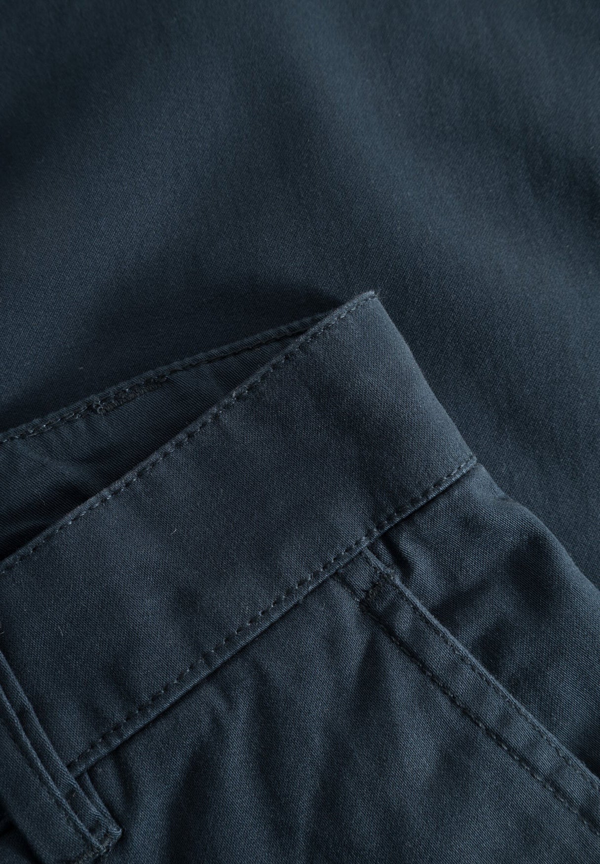 KNOWLEDGE COTTON - Luca Slim Twill Chino Pants - Total Eclipse - BACKYARD