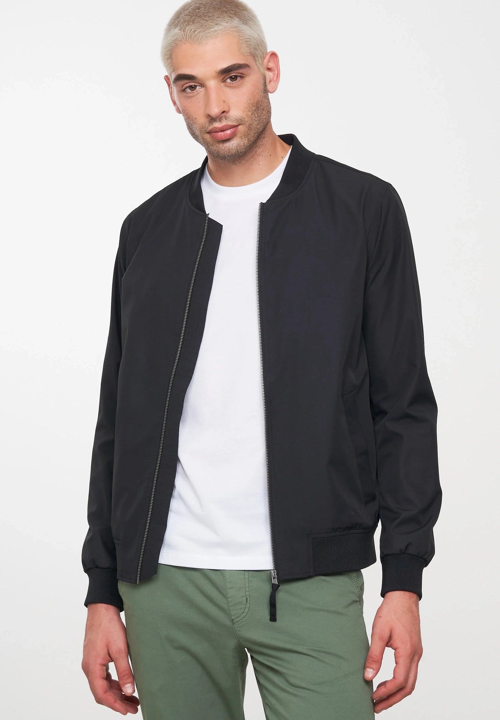 RECOLUTION - Aspen - Black - BACKYARD